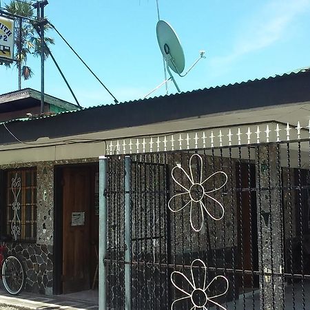 Cabinas Smith 2 Cahuita Buitenkant foto